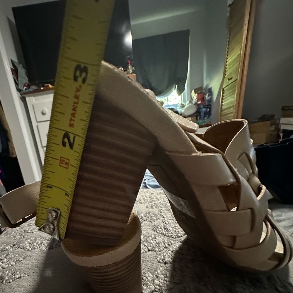 Clarks Sandals Heels Slingback Cream Strappy Size 7 1/2 M - Picture 4 of 9